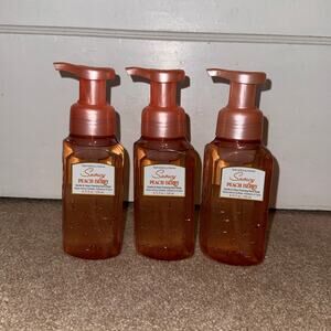 New Bath & Body Works Snowy Peach Berry Foaming Hand Soap set of 3